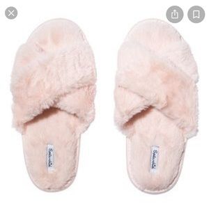 NWT Splendid faux fur slippers, in crystal pink, size M/L